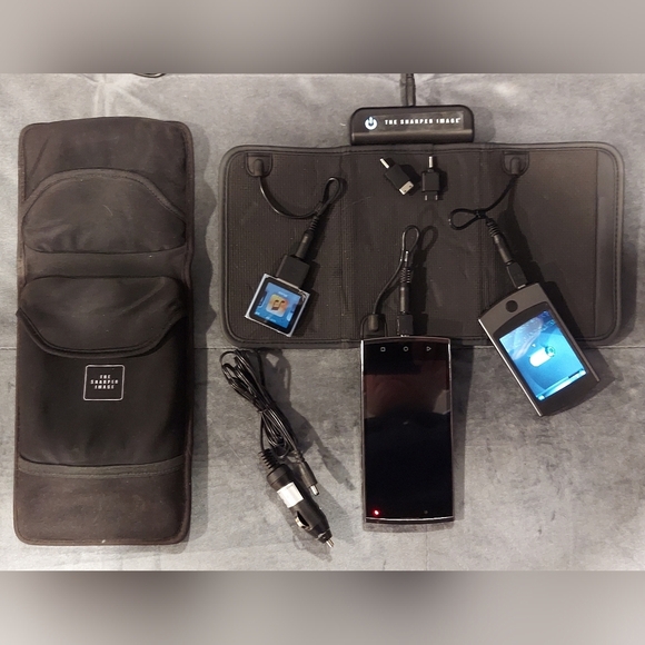 SHARPER IMAGE PORTABLE CHARGING VALLET CHARGE 3 DEVICES 5 DIFFERENT POWER TIPS - Picture 3 of 10